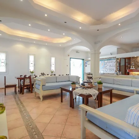 Naxos Hotel 2*