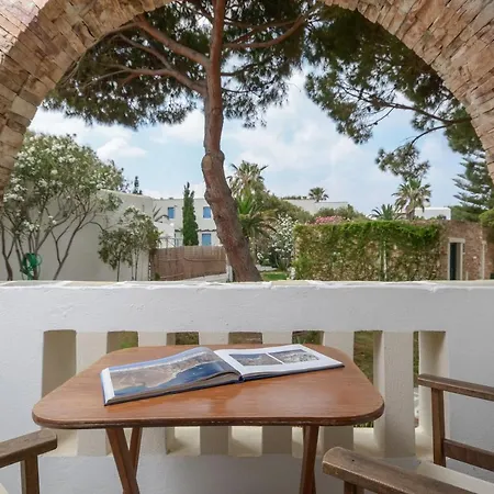 Naxos 2*